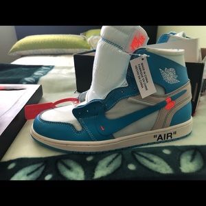 Off white x Nike UNC Jordan 1